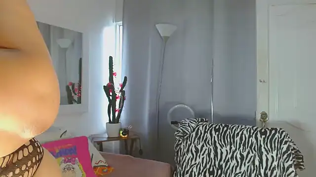 Selenna01 online show from February 25, 2025, 1:39 pm