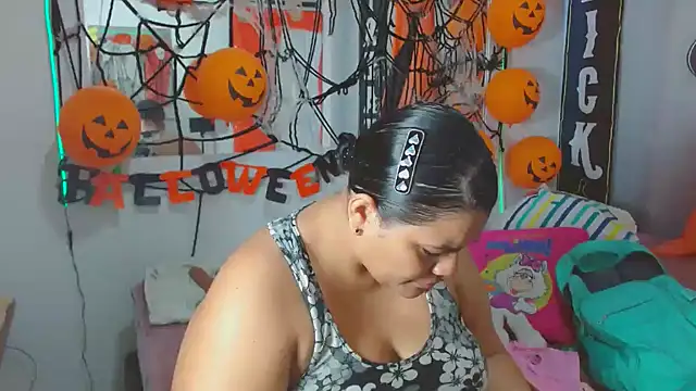 Selenna01 online show from October 27, 2025, 1:04 pm