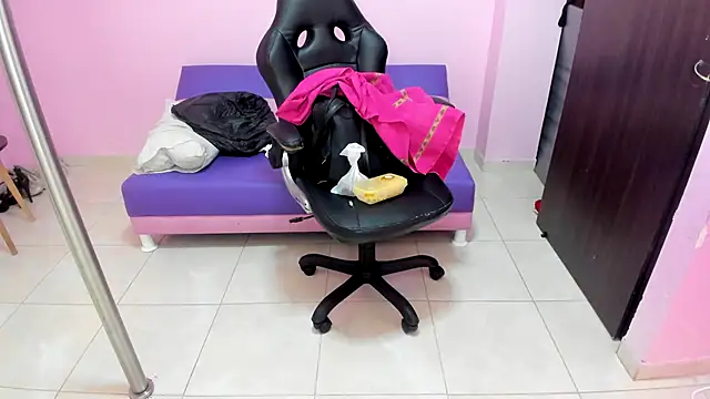 Snapshot of MATURE_WHOR33 chatting on November 17, 2025, 11:49 am MATURE WHOR33 online show from November 17, 2025, 11:49 am