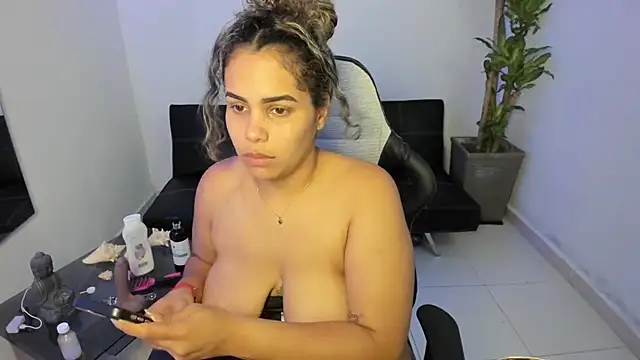 alyssannVhm online show from January 14, 2025, 3:32 am