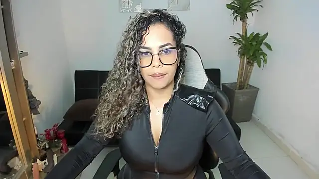 alyssannVhm online show from October 24, 2025, 2:30 am