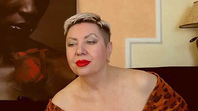 Snapshot of LadyPosh chatting on December 5, 2024, 10:01 pm LadyPosh online show from December 5, 2024, 10:01 pm