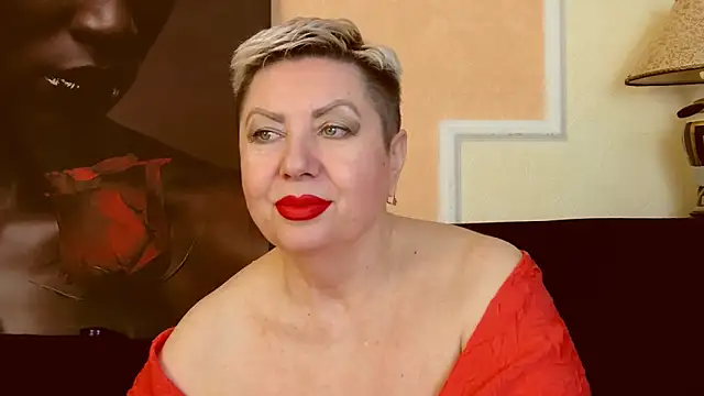 Snapshot of LadyPosh chatting on December 10, 2024, 10:05 pm LadyPosh online show from December 10, 2024, 10:05 pm