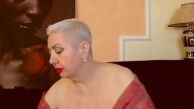 Snapshot of LadyPosh chatting on October 9, 2025, 9:02 pm LadyPosh online show from October 9, 2025, 9:02 pm