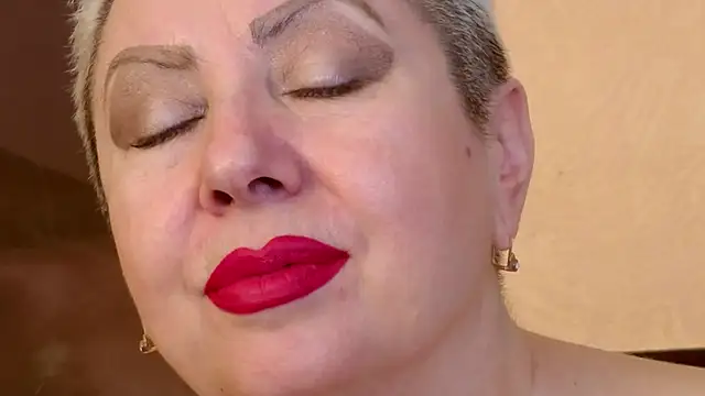 Snapshot of LadyPosh chatting on October 30, 2025, 9:48 pm LadyPosh online show from October 30, 2025, 9:48 pm