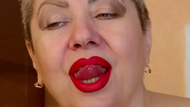 Snapshot of LadyPosh chatting on November 4, 2025, 10:31 pm LadyPosh online show from November 4, 2025, 10:31 pm