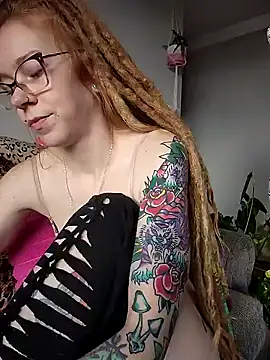 LucidLucy online show from December 31, 2024, 4:46 pm