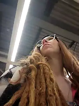 LucidLucy online show from February 3, 2025, 10:43 pm