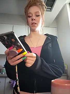 LucidLucy online show from February 14, 2025, 4:52 pm