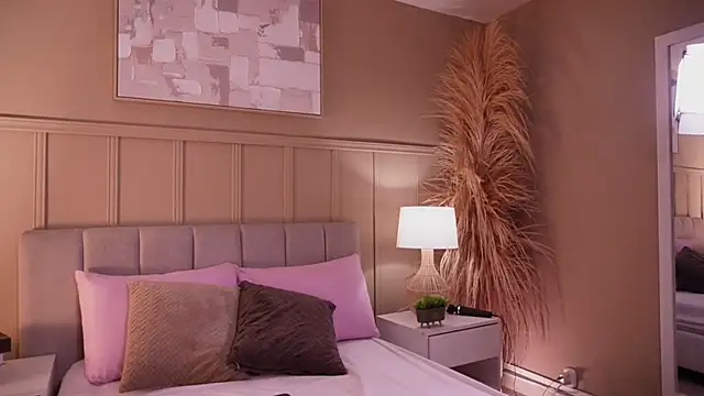 curvyliciousss online show from April 4, 2026, 1:41 pm