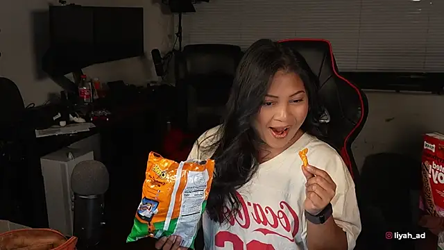 Bubbleliyah online show from November 12, 2025, 1:39 am