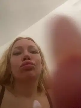 Snapshot of SofiaJoy chatting on May 7, 2026, 9:47 am SofiaJoy online show from May 7, 2026, 9:47 am