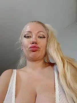 Snapshot of SofiaJoy chatting on July 13, 2026, 3:26 pm SofiaJoy online show from July 13, 2026, 3:26 pm
