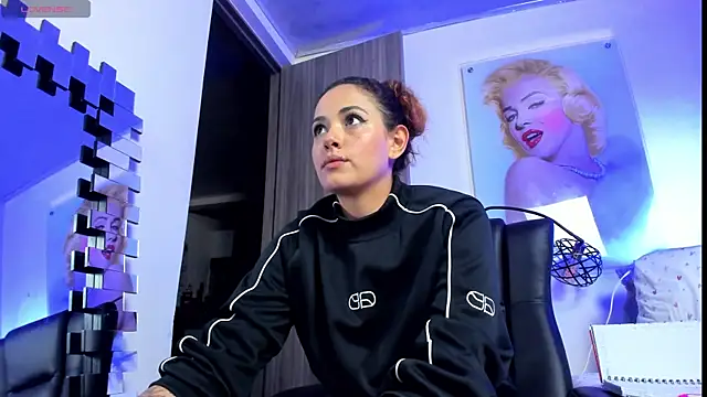 KimberlySaen online show from January 13, 2026, 11:54 pm