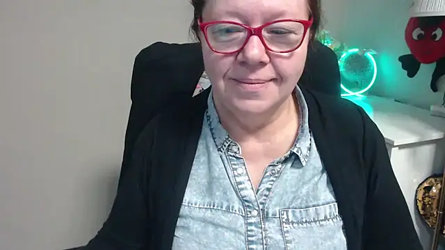 Adelewildx online show from March 17, 2025, 4:29 am