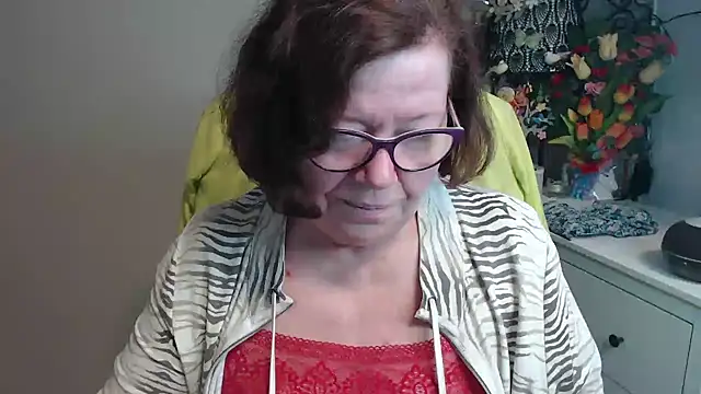 Adelewildx online show from April 14, 2026, 3:23 am