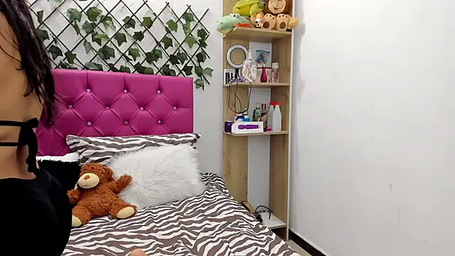 Snapshot of BellaBellosinia chatting on October 26, 2025, 1:55 am BellaBellosinia online show from October 26, 2025, 1:55 am