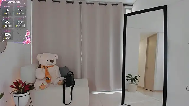 Snapshot of roxie_gates_ chatting on October 10, 2025, 6:29 pm roxie gates online show from October 10, 2025, 6:29 pm