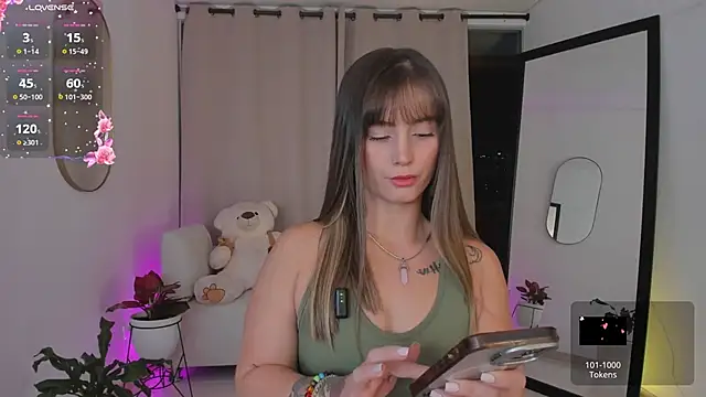 Snapshot of roxie_gates_ chatting on October 21, 2025, 11:05 pm roxie gates online show from October 21, 2025, 11:05 pm