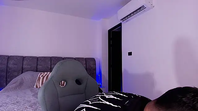 Snapshot of mister_miike chatting on February 5, 2026, 3:11 am mister miike online show from February 5, 2026, 3:11 am