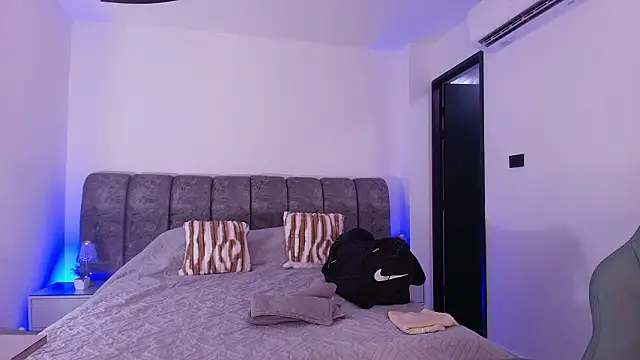 Snapshot of mister_miike chatting on February 6, 2026, 3:11 am mister miike online show from February 6, 2026, 3:11 am