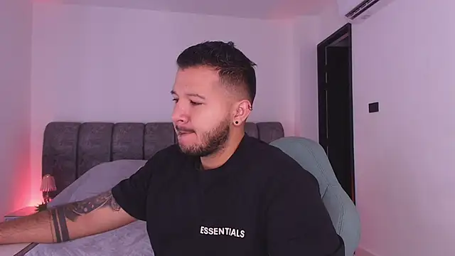 Snapshot of mister_miike chatting on February 7, 2026, 3:10 am mister miike online show from February 7, 2026, 3:10 am