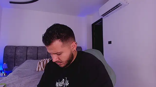 Snapshot of mister_miike chatting on February 8, 2026, 3:10 am mister miike online show from February 8, 2026, 3:10 am