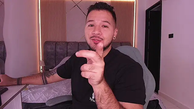 Snapshot of mister_miike chatting on February 19, 2026, 3:02 am mister miike online show from February 19, 2026, 3:02 am