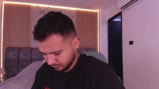 Snapshot of mister_miike chatting on February 20, 2026, 3:03 am mister miike online show from February 20, 2026, 3:03 am