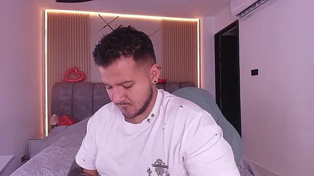 Snapshot of mister_miike chatting on February 21, 2026, 3:07 am mister miike online show from February 21, 2026, 3:07 am