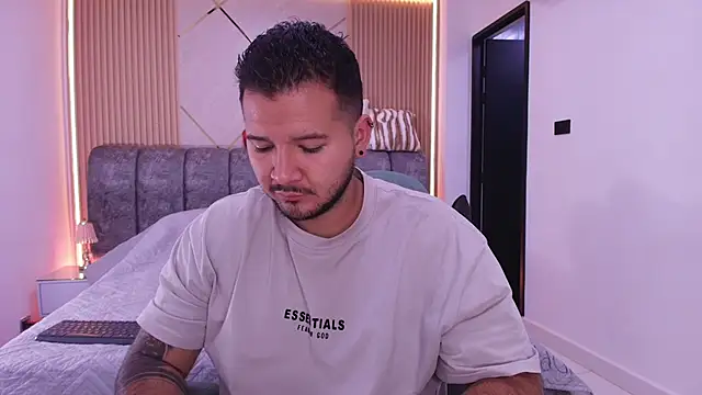 Snapshot of mister_miike chatting on February 26, 2026, 3:05 am mister miike online show from February 26, 2026, 3:05 am