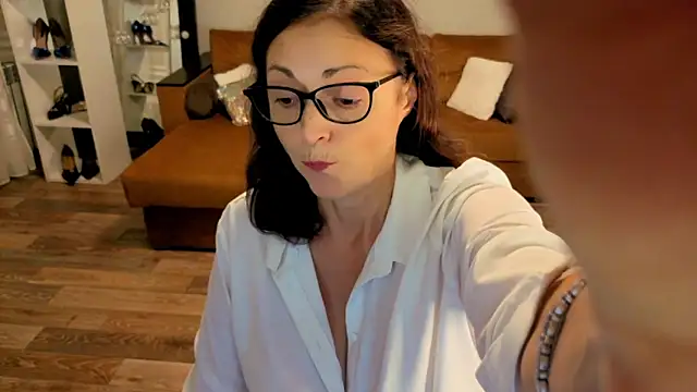 CaringSophie online show from November 22, 2025, 5:12 pm