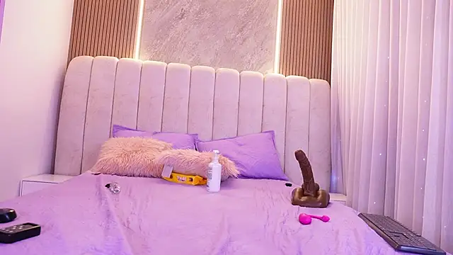 emyli sw  online show from March 21, 2026, 8:19 am