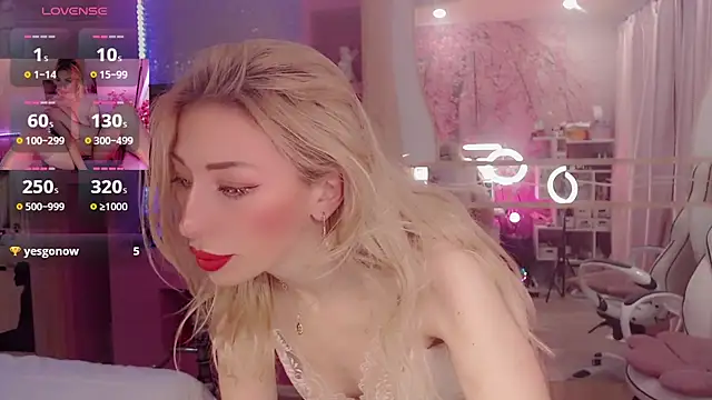 AnnieGOld  online show from November 8, 2025, 11:14 pm