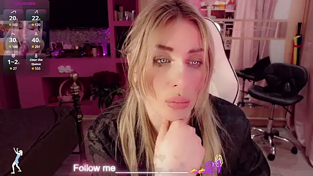 AnnieGOld  online show from April 19, 2026, 11:29 pm