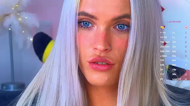 mikkixmeow online show from January 29, 2025, 9:55 am