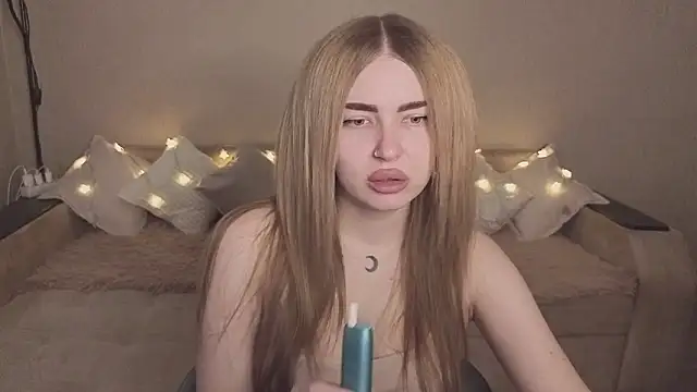 ViolettaLopez online show from November 13, 2025, 9:08 am