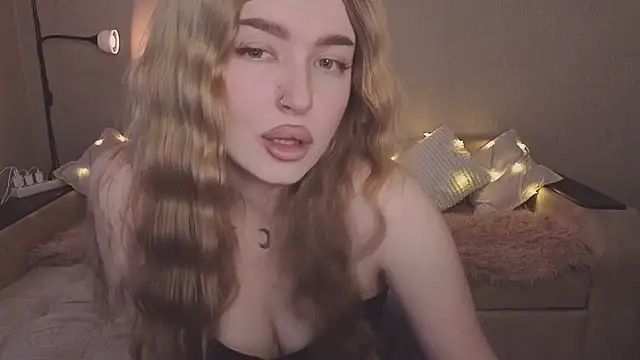 ViolettaLopez online show from February 19, 2026, 1:18 pm