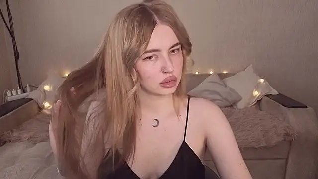 Snapshot of ViolettaLopez chatting on June 24, 2026, 3:11 pm ViolettaLopez online show from June 24, 2026, 3:11 pm