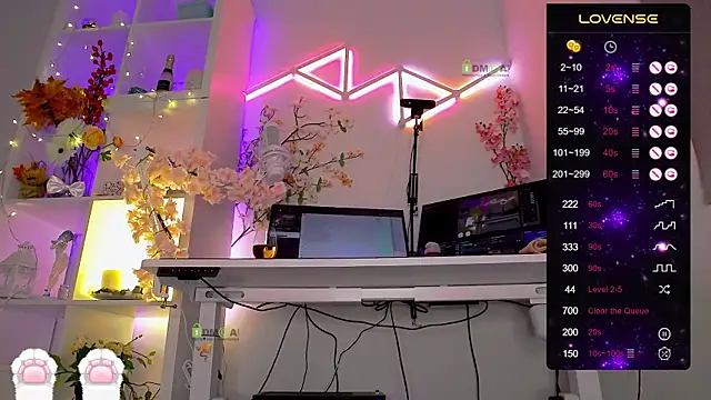 Elena-Marilyn online show from November 21, 2025, 8:51 pm