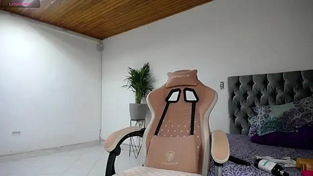 Snapshot of ashley_morgan_18 chatting on January 17, 2025, 5:11 am ashley morgan 18 online show from January 17, 2025, 5:11 am