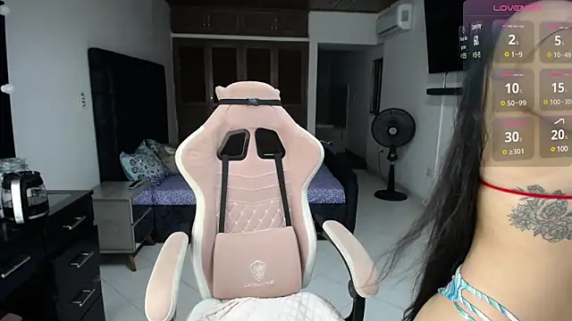 Snapshot of ashley_morgan_18 chatting on March 6, 2025, 2:09 am ashley morgan 18 online show from March 6, 2025, 2:09 am