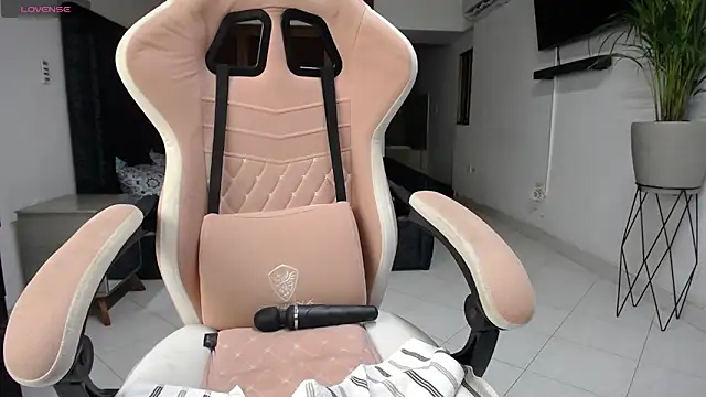 Snapshot of ashley_morgan_18 chatting on March 17, 2025, 4:51 am ashley morgan 18 online show from March 17, 2025, 4:51 am