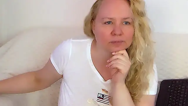 Sarah4you online show from October 15, 2025, 3:45 pm