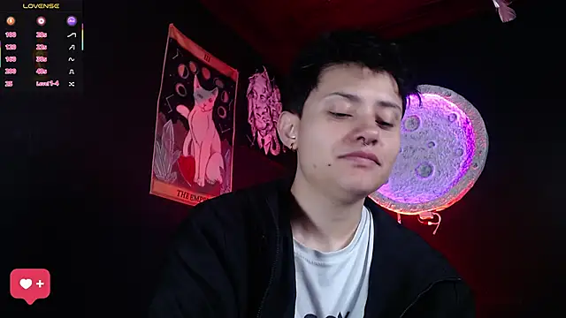 girl intense444 online show from April 14, 2026, 1:06 pm