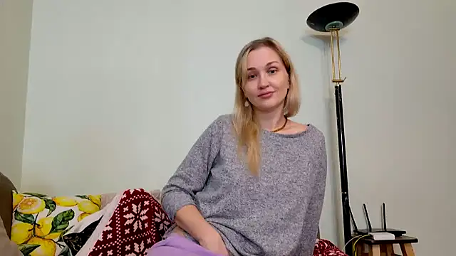 ModelEva online show from November 30, 2025, 10:30 am