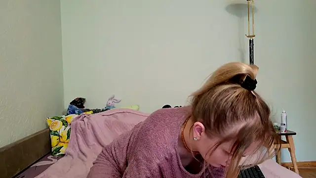 ModelEva online show from April 14, 2026, 11:27 am