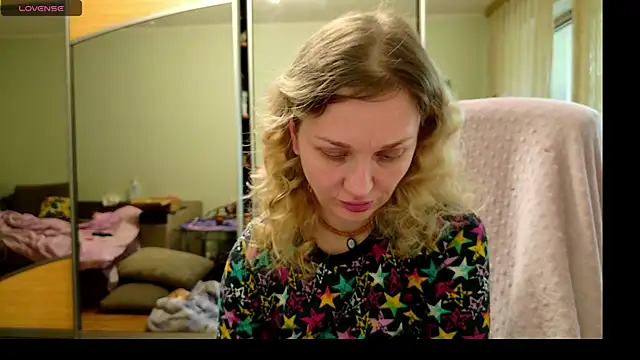 ModelEva online show from April 25, 2026, 12:08 pm