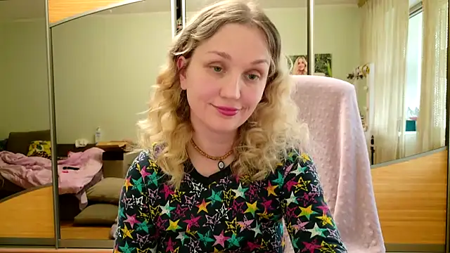 ModelEva online show from April 25, 2026, 1:41 pm