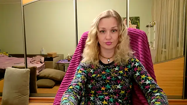 ModelEva online show from April 26, 2026, 1:09 pm